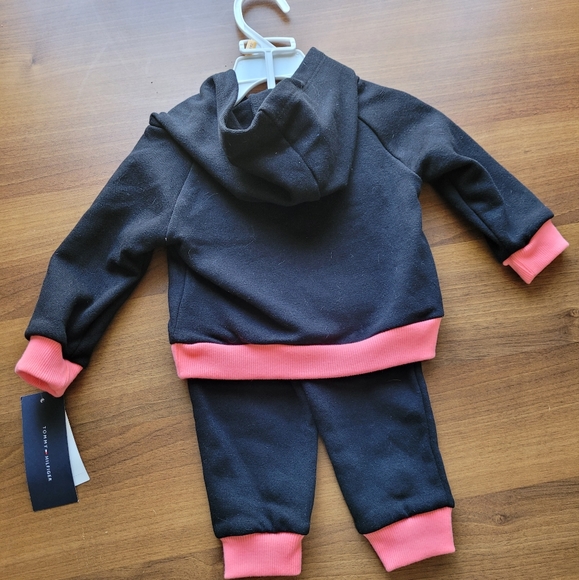 Tommy Hilfiger  2pc set 12m sweat - Picture 2 of 3
